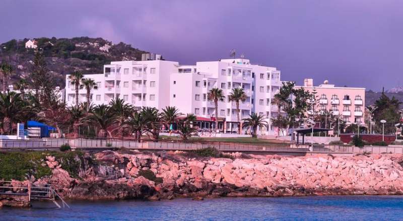 Astreas Beach Hotel Apartments