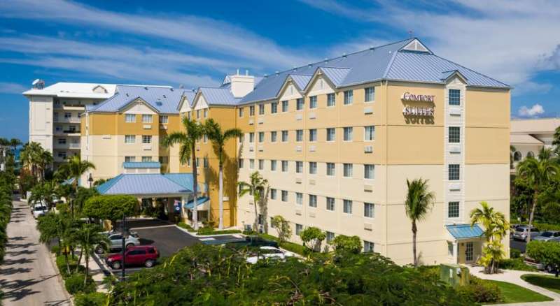 Comfort Suites Seven Mile Beach and Resort