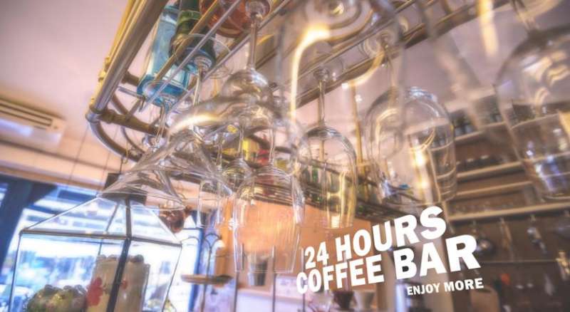 Glur Bangkok Hostel & Coffee Bar