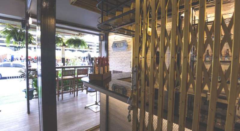 Glur Bangkok Hostel & Coffee Bar