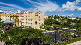Comfort Suites Seven Mile Beach and Resort